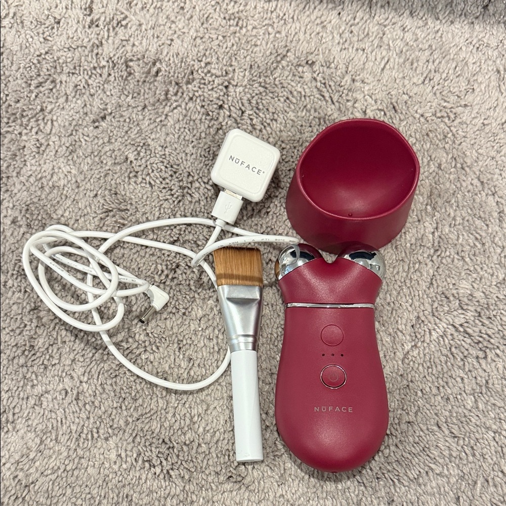 NuFace Trinity Plus  in Velvet Rose